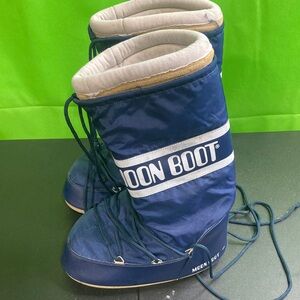 Moon Boot Navy and White Winter Boots